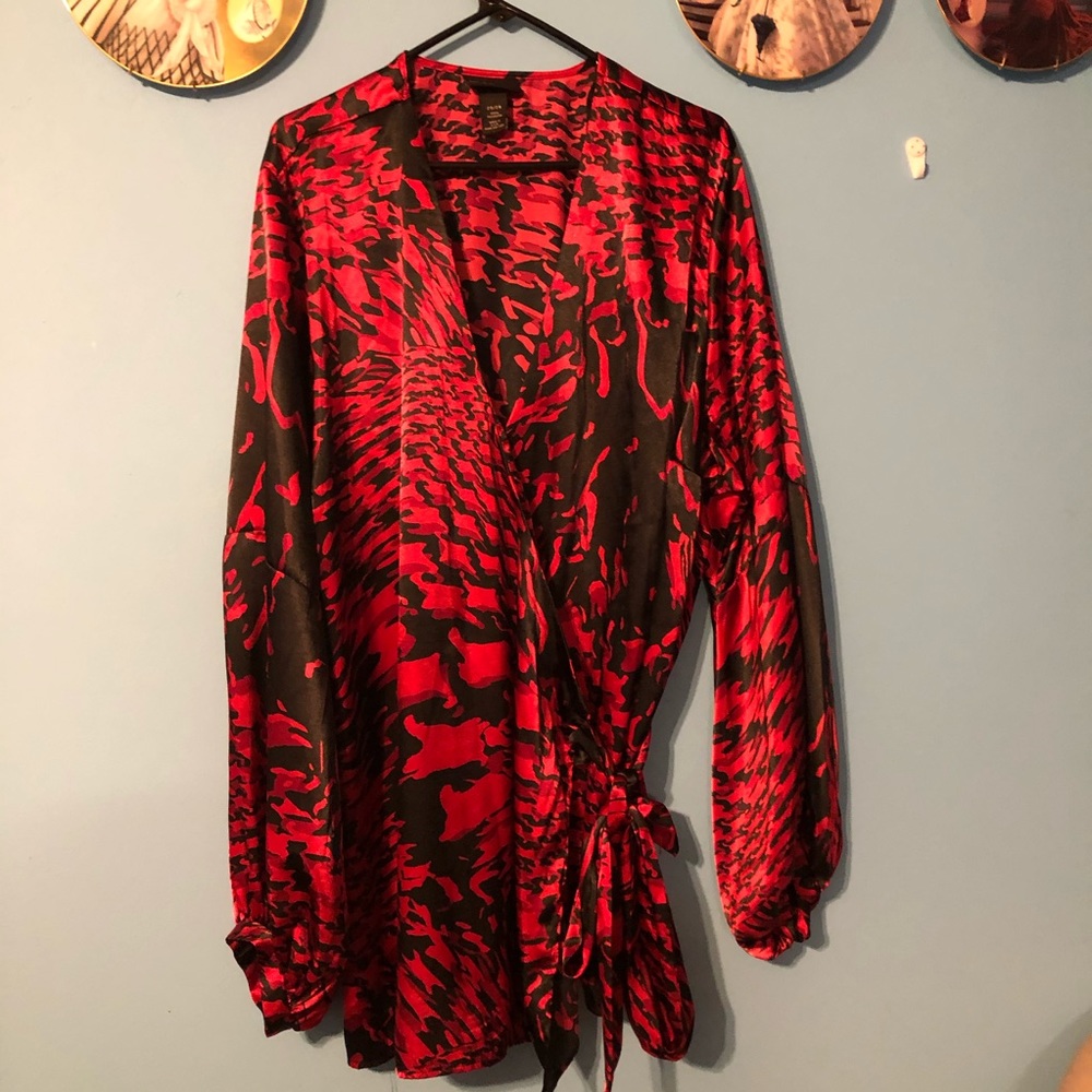 Lane Bryant red and black wrap around top sz 26/28